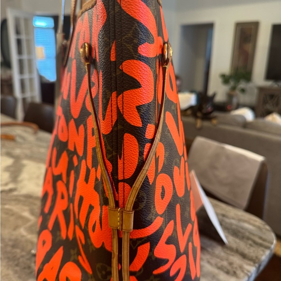 SOLD!!🍊Louis Vuitton Neverfull GM Orange Graffiti 🍊 - Picture 16 of 16